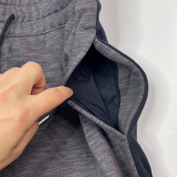 Under Armour Gray Black Workout Fitness Shorts Size Medium - Picture 7 of 7